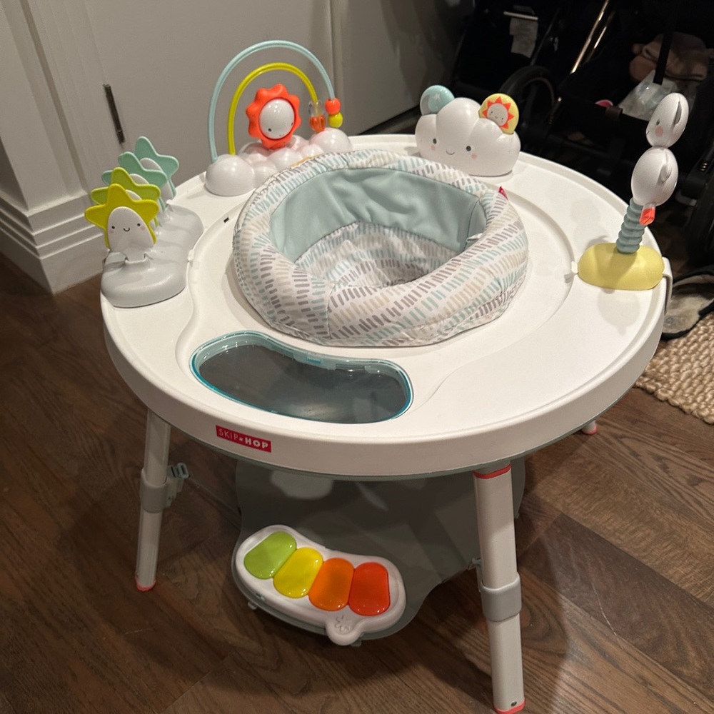 SKIP HOP SILVER LINING CLOUD ACTIVITY CENTER AND EXERCISER, WHITE